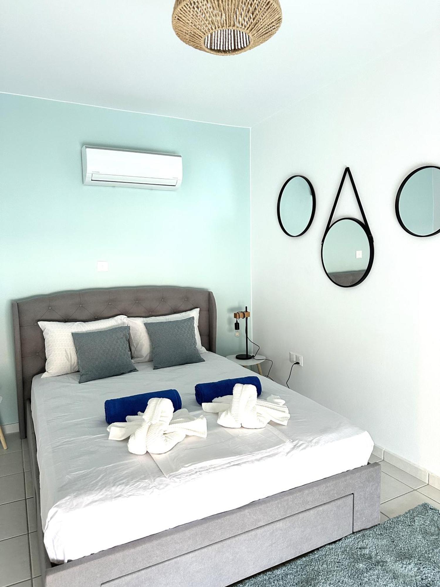 H&O Golden Sun Suite Paphos Exterior photo
